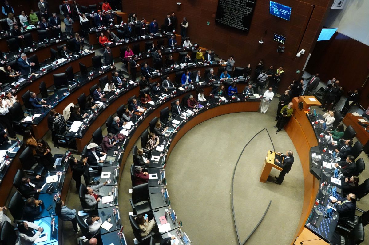 "Inicio en el Senado de la discusión sobre la reforma judicial propuesta por AMLO: elección popular de jueces y mayores garantías de independencia."