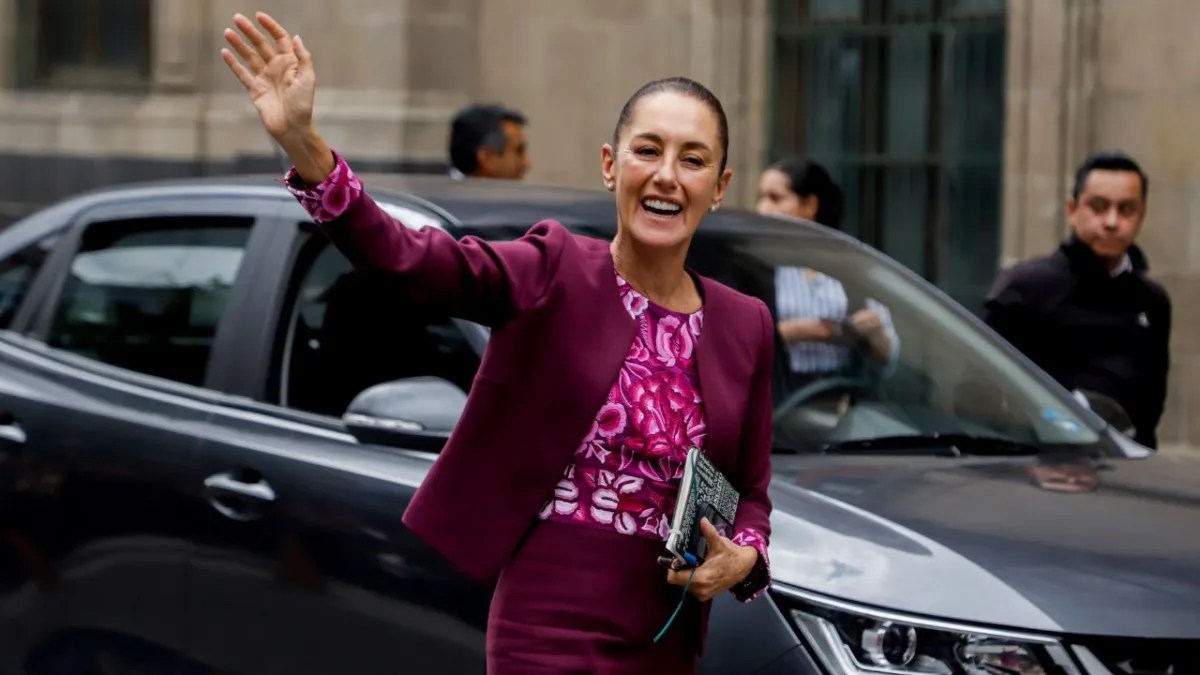 La presidenta electa de México, Claudia Sheinbaum, celebró la aprobación de la Reforma Judicial que tuvo lugar en las primeras horas de este miércoles. A través de su cuenta de X, Sheinbaum expresó que esta reforma traerá beneficios para el país. Destacó el logro diciendo: “Felicito a las y los diputados por la aprobación de la Reforma al Poder Judicial. Juntas y juntos, con el pueblo, construimos un México más próspero, democrático y justo.”