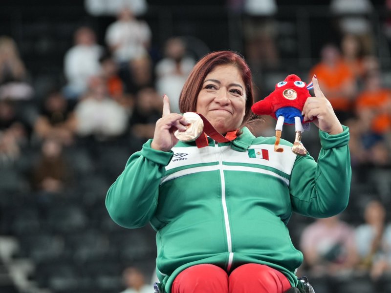 Amalia Pérez Vázquez conquista la medalla de bronce en para powerlifting 61kg en los Juegos Paralímpicos de París 2024. ¡Una hazaña impresionante!