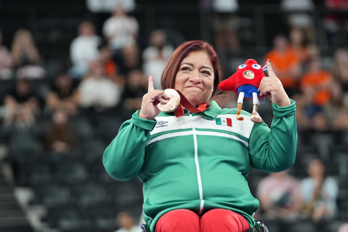 Amalia Pérez Vázquez conquista la medalla de bronce en para powerlifting 61kg en los Juegos Paralímpicos de París 2024. ¡Una hazaña impresionante!