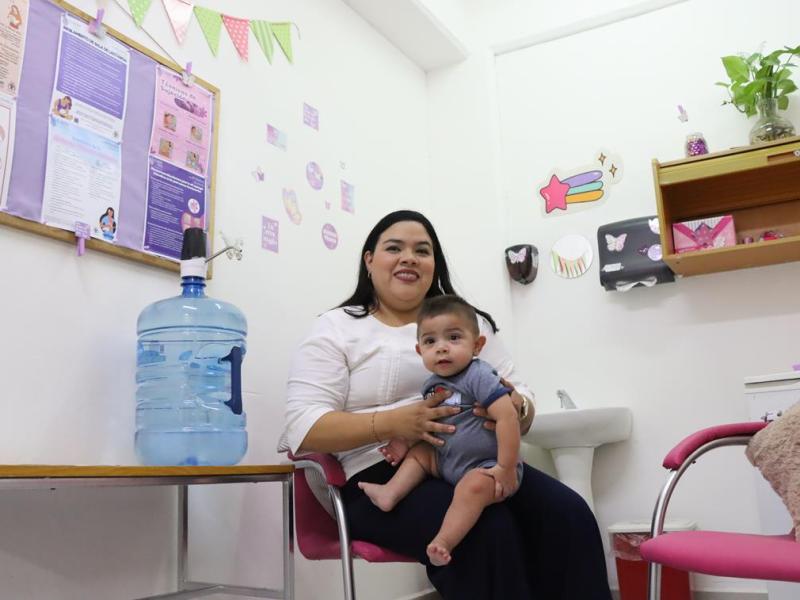 La UADY inaugura una Sala de Lactancia y un Botiquín Violeta en su Servicio Médico, promoviendo igualdad de género y bienestar infantil.