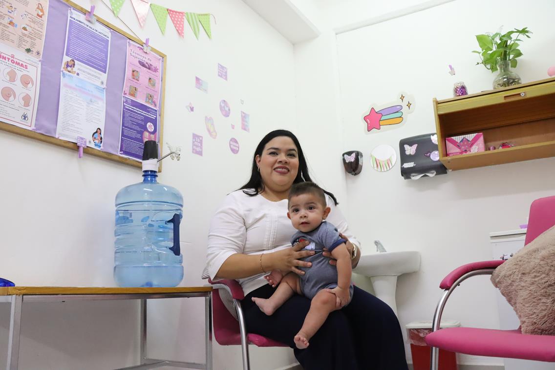 La UADY inaugura una Sala de Lactancia y un Botiquín Violeta en su Servicio Médico, promoviendo igualdad de género y bienestar infantil.