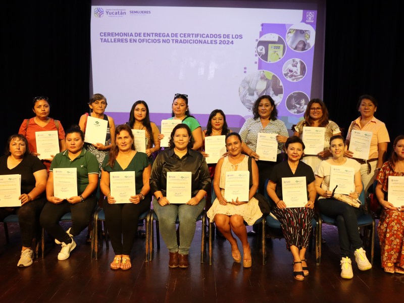 Semujeres impulsa la autonomía económica de 300 mujeres de Yucatán con certificaciones en oficios no tradicionales como electricidad y carpintería.