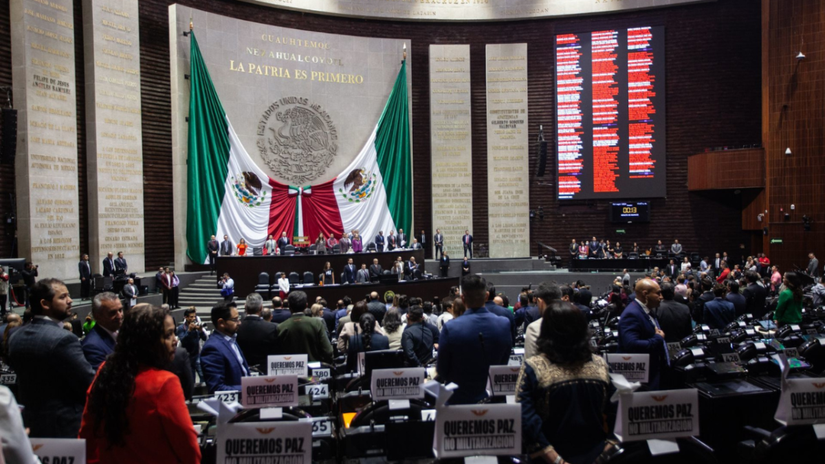 El Senado aprueba con mayoría calificada la reforma que otorga al Ejército el control de la Guardia Nacional. Votación: 86 a favor, 42 en contra.