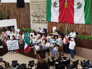 PAN y MC Yucatán critican la aprobación acelerada de la reforma al Poder Judicial en el Congreso, destacando falta de diálogo y vulneración de la ley.