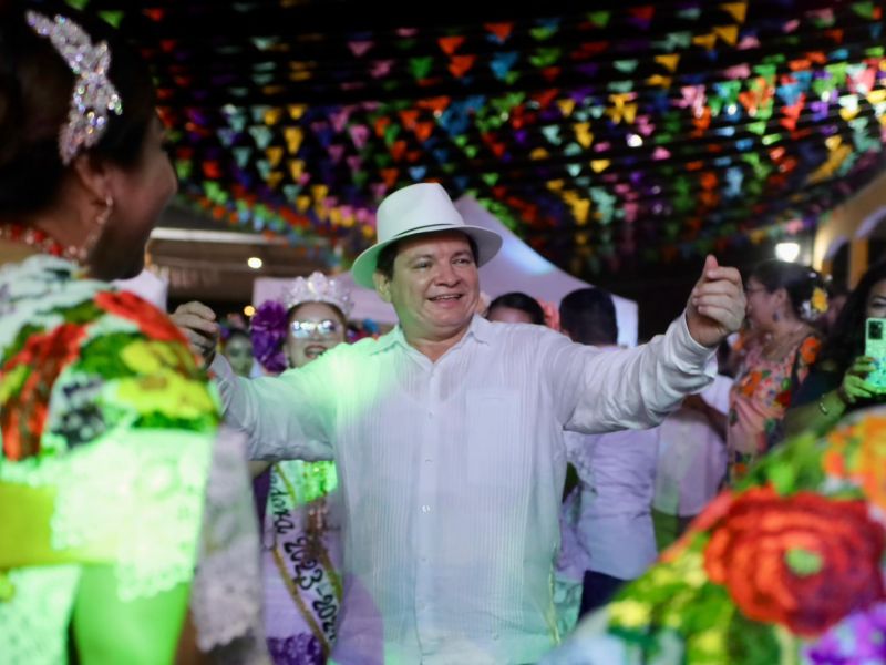 El Gobernador electo Huacho Díaz Mena celebra el 135 aniversario de Hoctún y resalta las tradiciones como pilar de la transformación en Yucatán.