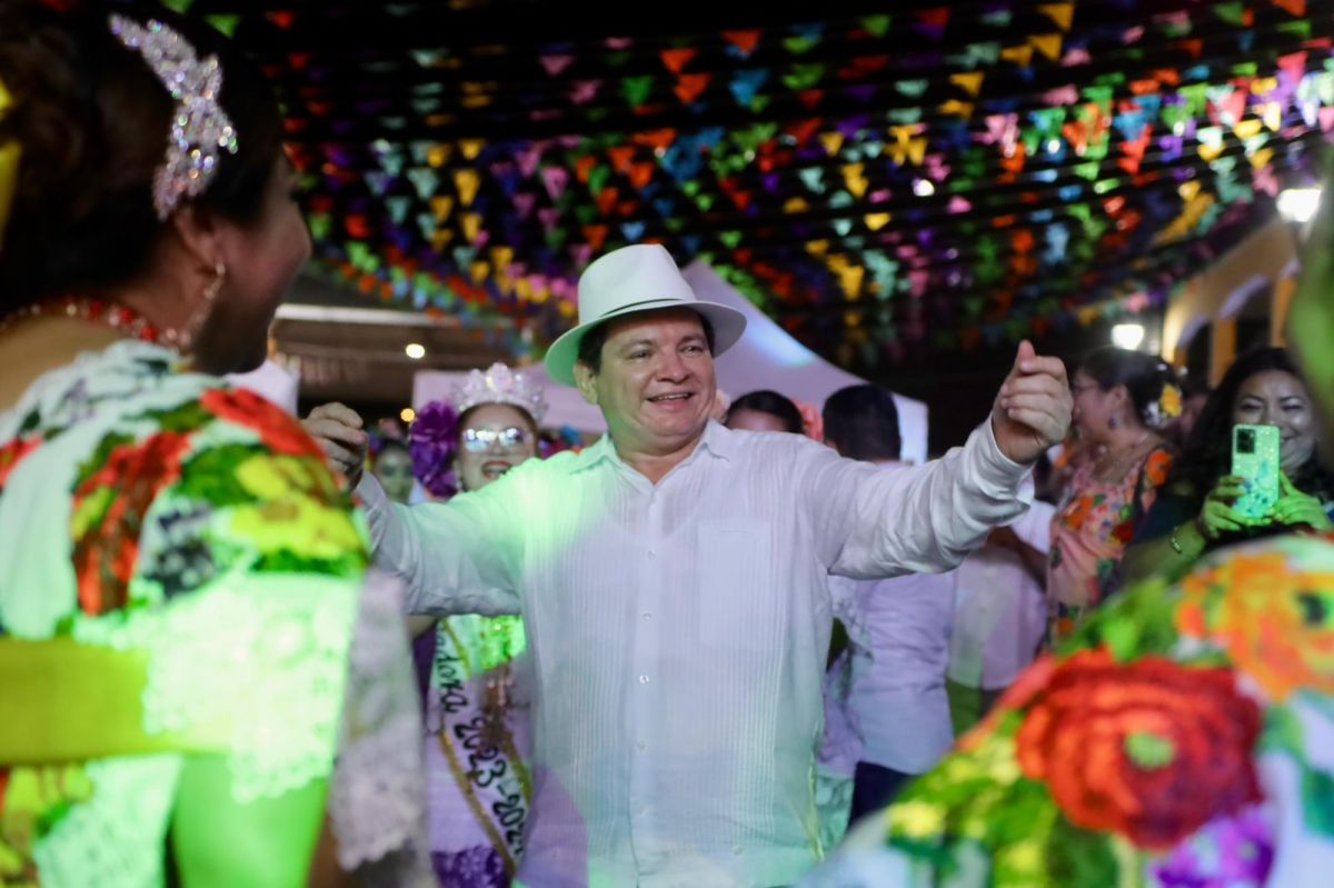 El Gobernador electo Huacho Díaz Mena celebra el 135 aniversario de Hoctún y resalta las tradiciones como pilar de la transformación en Yucatán.