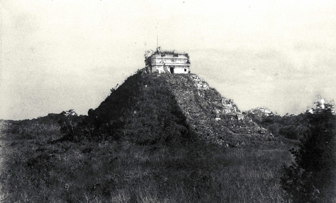 Inauguran exposición fotográfica "La Nueva Arqueología Mexicana" en Mérida, mostrando imágenes arqueológicas de Yucatán en los años 30.