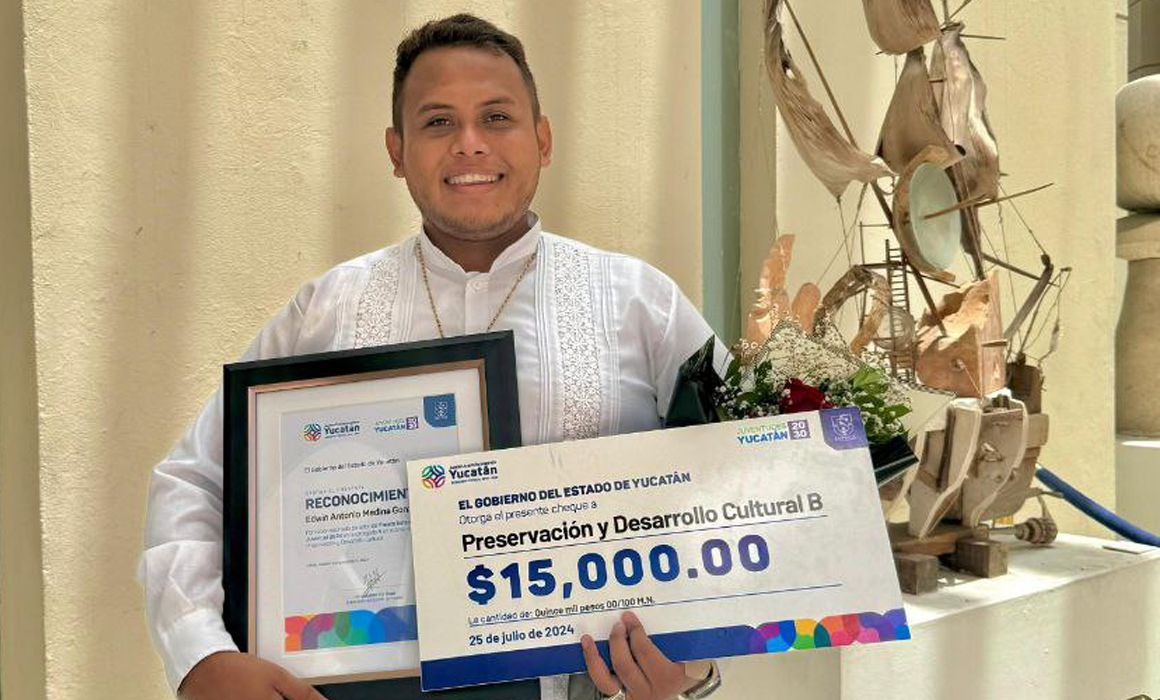 Edwin Antonio Medina recibe el Premio Estatal de la Juventud por su destacada labor en la promoción de la lengua maya en Yucatán. Con su compromiso en la enseñanza y en actividades culturales, Medina está marcando la diferencia en la preservación de esta lengua ancestral. Conoce más sobre su valioso esfuerzo y su impacto en la conservación del patrimonio cultural