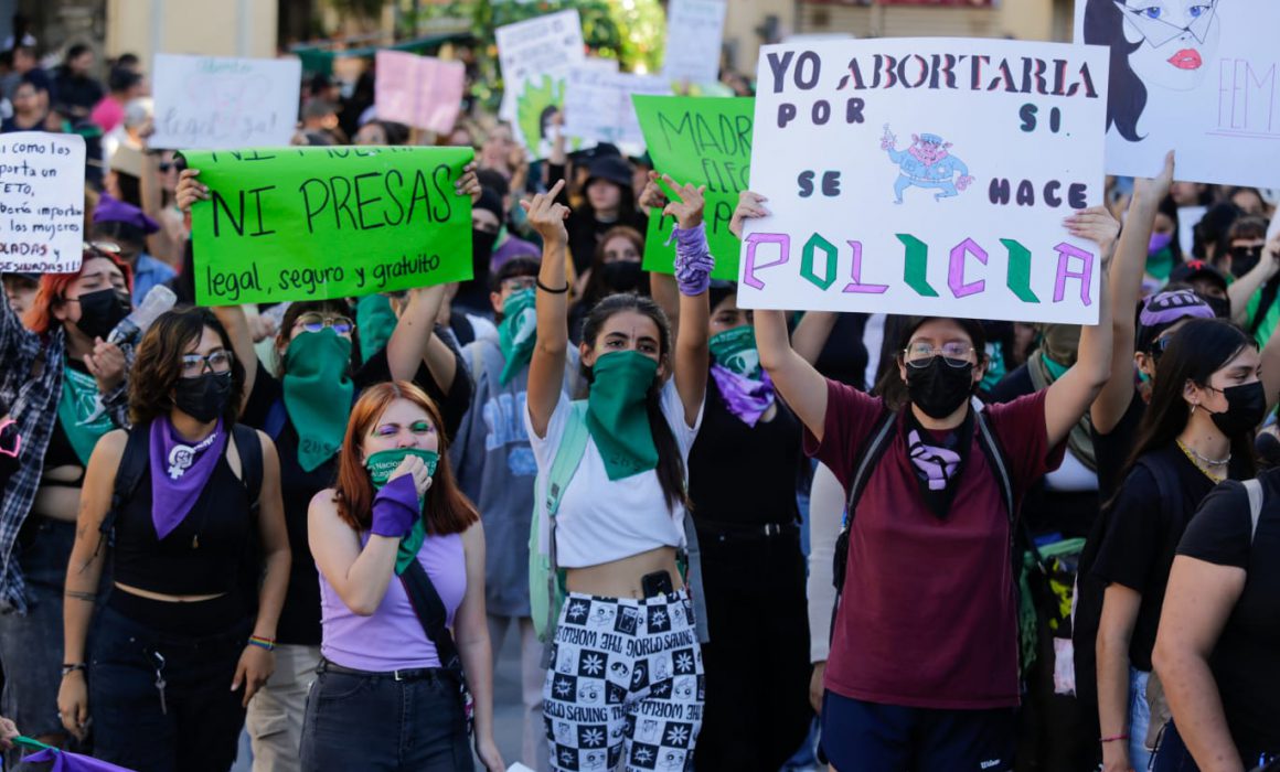 El Congreso de Jalisco aprueba la despenalización del aborto en sesión plenaria, modificando el Código Penal para cumplir con un mandato judicial.