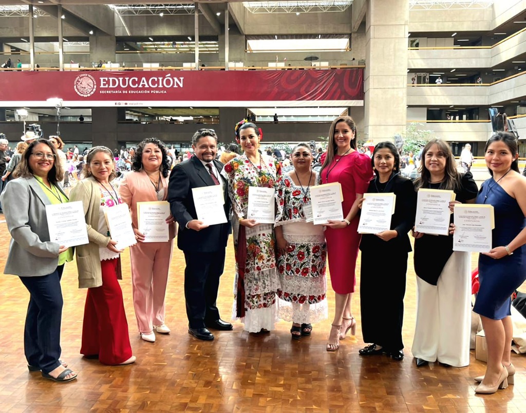 Docentes yucatecos fueron reconocidos por la SEP por su contribución en los nuevos Libros de Texto Gratuito para la Nueva Escuela Mexicana.