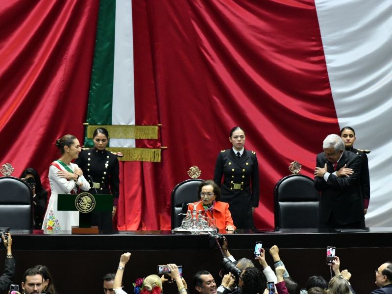 Claudia Sheinbaum promete gobernar para todos los mexicanos, condenando la discriminación y garantizando libertades y Derechos Humanos.