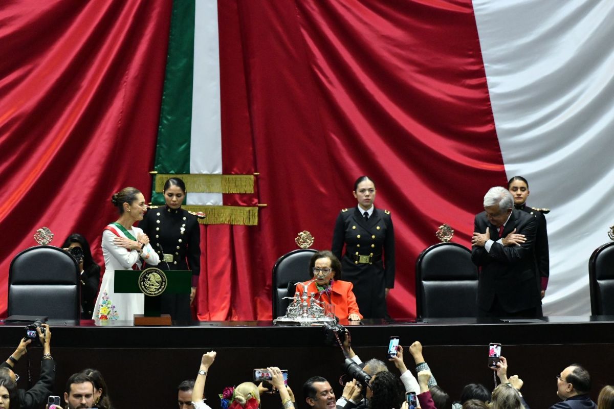 Claudia Sheinbaum promete gobernar para todos los mexicanos, condenando la discriminación y garantizando libertades y Derechos Humanos.