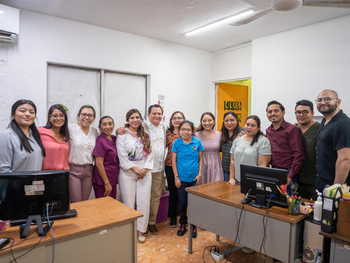 El Gobernador Díaz Mena y su esposa, Wendy Méndez Naal, visitan el DIF Yucatán para supervisar acciones en favor de infancias, mujeres y adultos mayores.