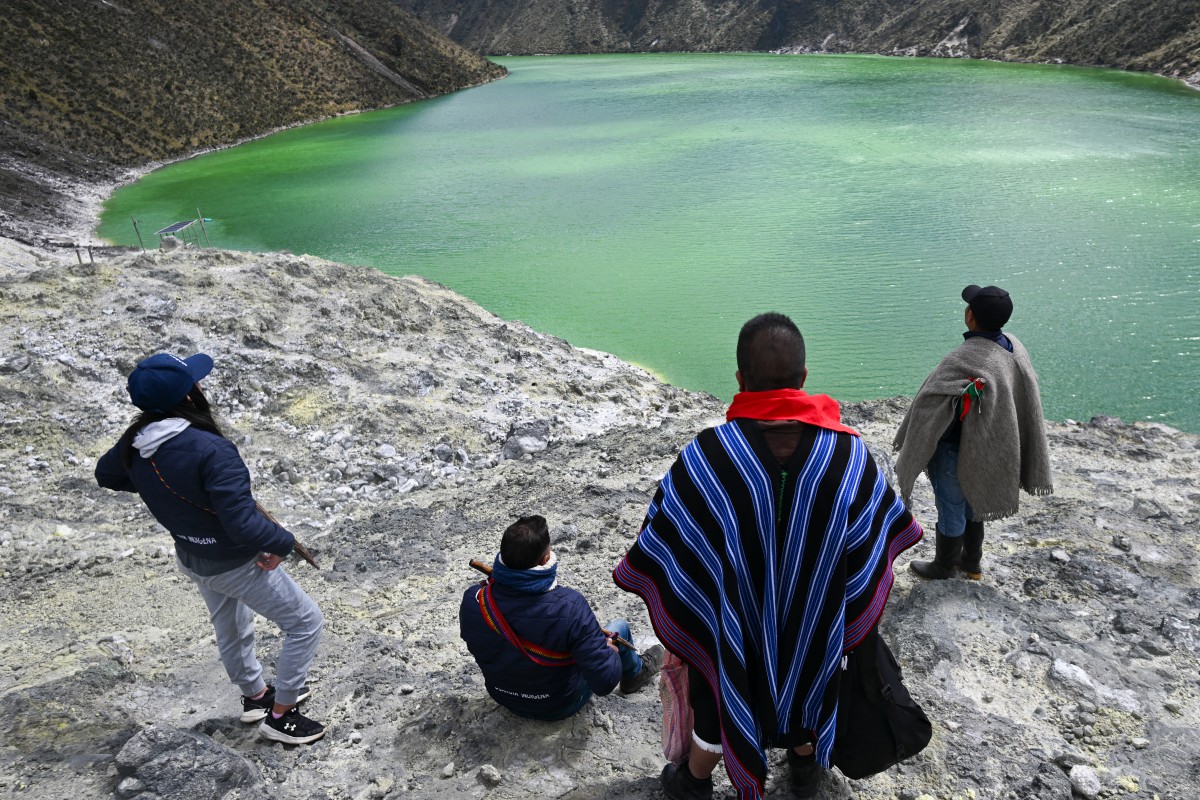 Descubre el volcán Azufral en Colombia, un tesoro indígena protegido, donde la naturaleza y la cultura se entrelazan en armonía.