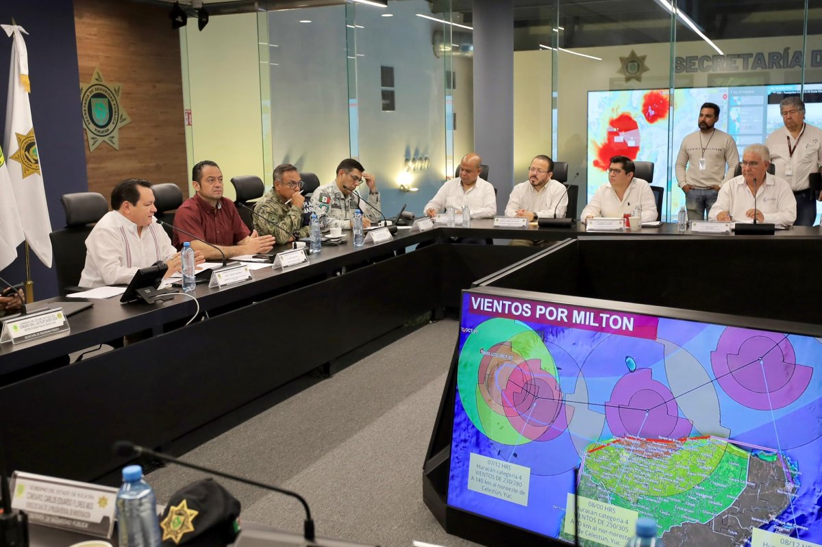 El gobernador Joaquín Díaz Mena alerta sobre el huracán Milton y llama a la evacuación de la costa yucateca para proteger a la población.