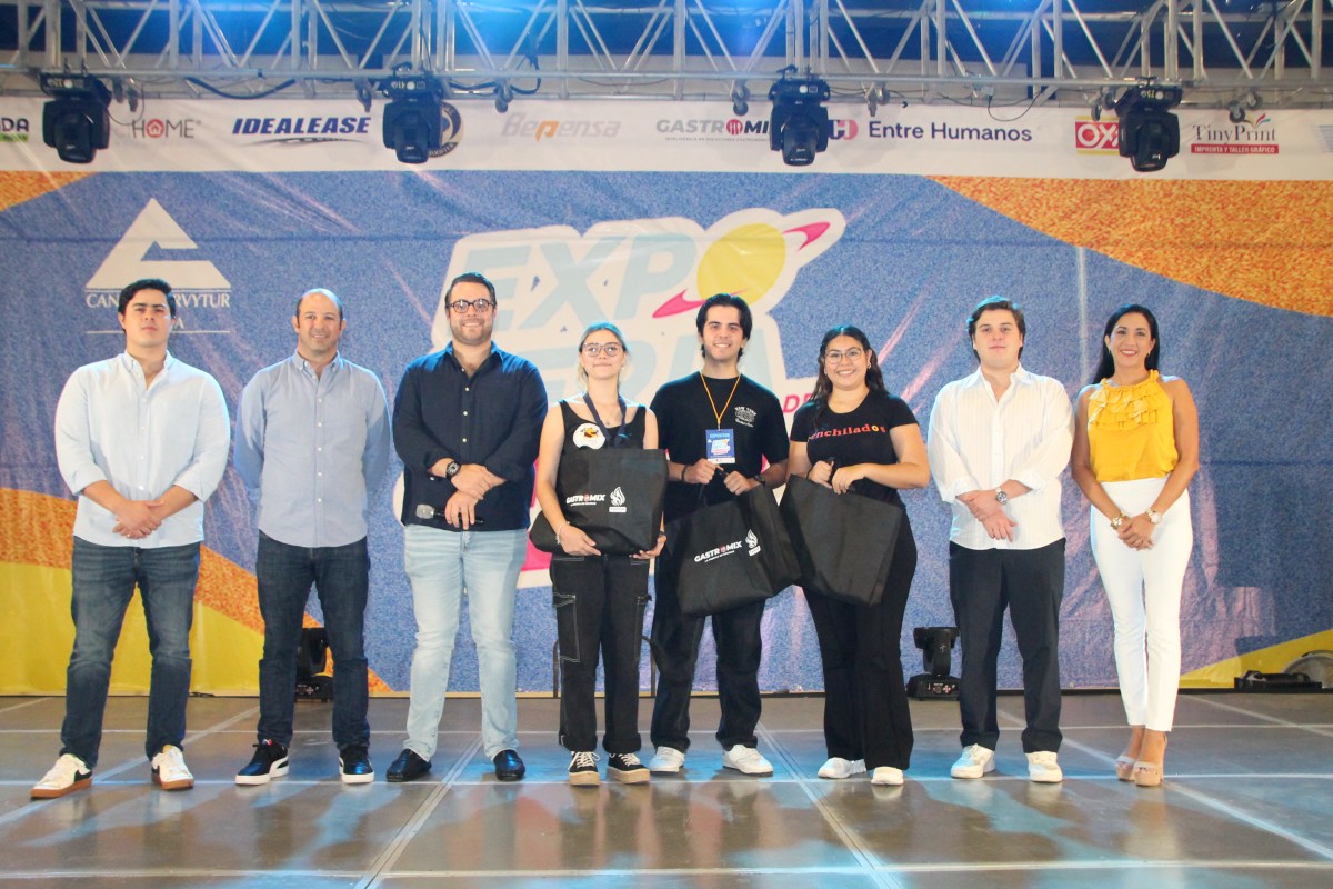 CANACO Mérida premia a emprendedores universitarios e incubadoras en la Expo Feria del Comercio, destacando proyectos innovadores.