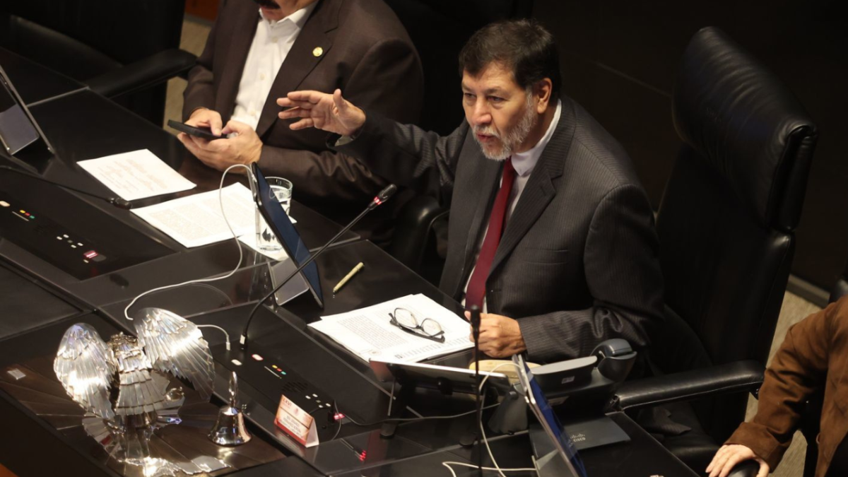 Ocho ministros de la SCJN presentan renuncia al Senado. Fernández Noroña informa sobre sus decisiones respecto a las elecciones de 2025.