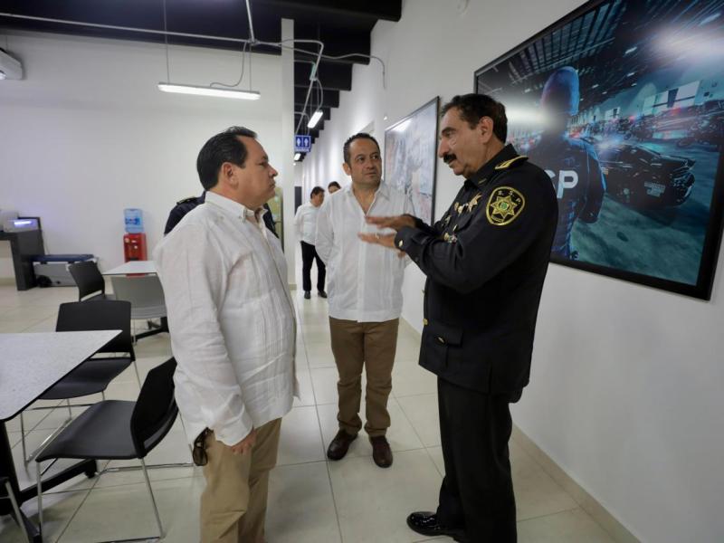 El Gobernador Díaz Mena se reunió con mandos de seguridad en el C5i, reafirmando su compromiso de mejorar la seguridad en Yucatán.