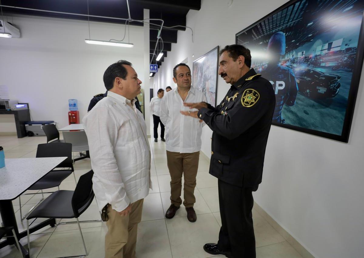 El Gobernador Díaz Mena se reunió con mandos de seguridad en el C5i, reafirmando su compromiso de mejorar la seguridad en Yucatán.