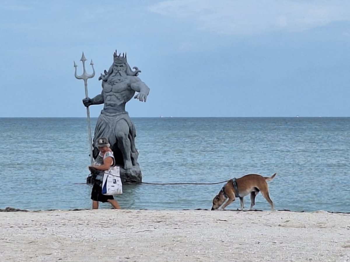 Progreso en calma antes del impacto del huracán Milton, ahora categoría 4. Residentes y turistas toman precauciones, mientras el día transcurre sin lluvias.