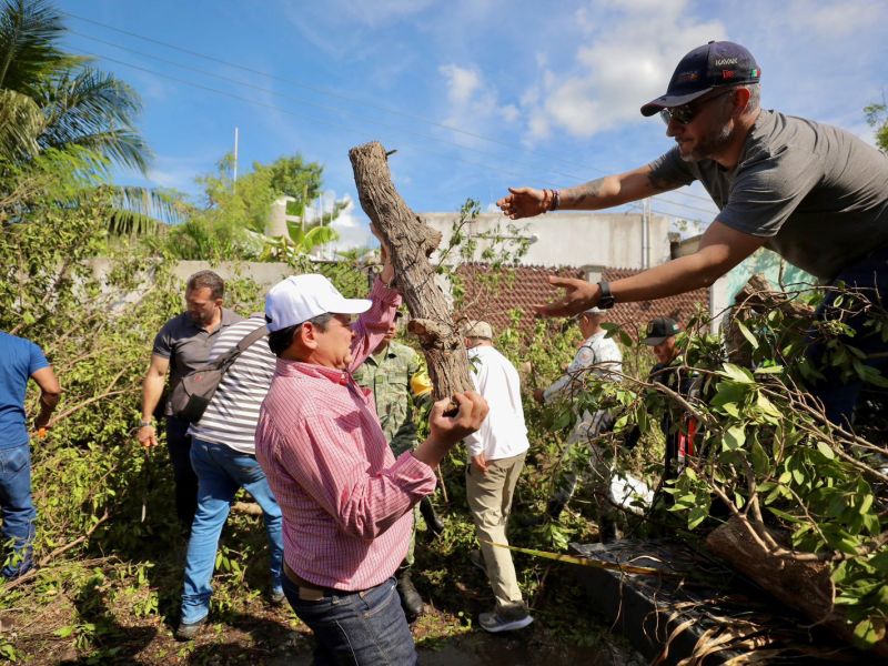 Arranca "Echémosle Montón" en Celestún, iniciativa de limpieza del Gobierno de Yucatán tras el huracán Milton. ¡Solidaridad en acción!