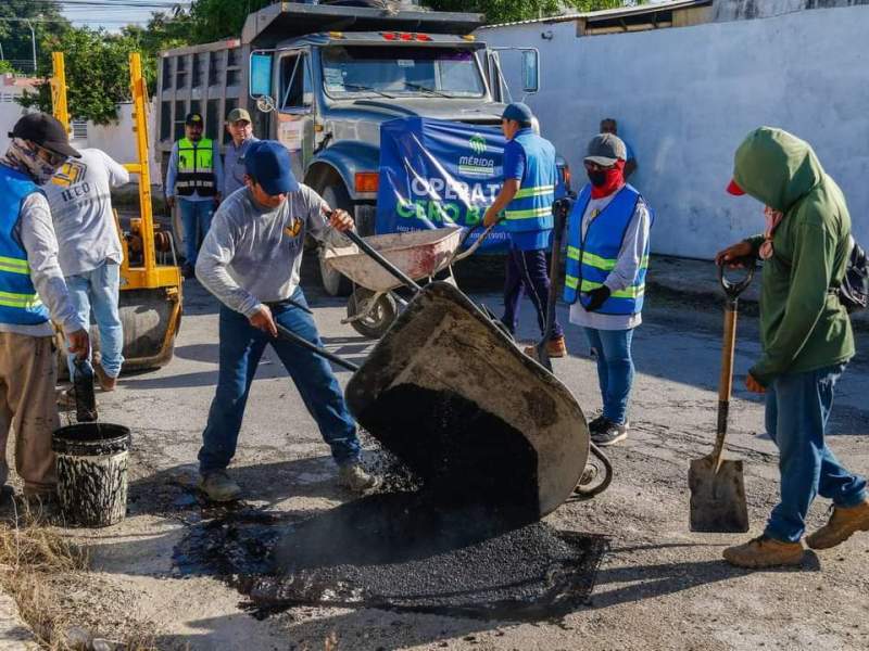 Operativo Cero Baches en Mérida: la alcaldesa Cecilia Patrón intensifica acciones para reparar calles y rehabilitar espacios públicos.