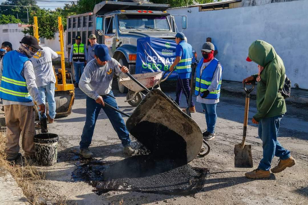 Operativo Cero Baches en Mérida: la alcaldesa Cecilia Patrón intensifica acciones para reparar calles y rehabilitar espacios públicos.