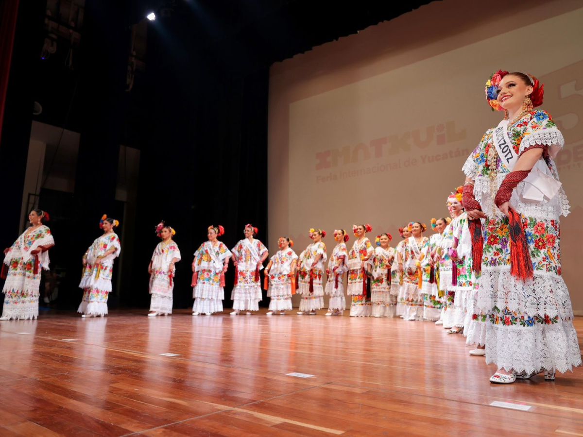 Finalistas del certamen Embajadora de la Feria Yucatán Xmatkuil 2024: cinco representantes brillan en la preliminar de la región oriente.