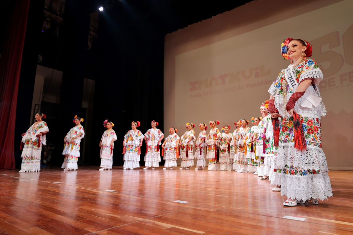 Finalistas del certamen Embajadora de la Feria Yucatán Xmatkuil 2024: cinco representantes brillan en la preliminar de la región oriente.