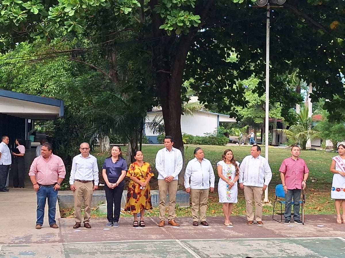 El gobernador Joaquín Díaz Mena celebra el 35 aniversario del COBAY Xoclán y anuncia mejoras en infraestructura educativa en Yucatán.