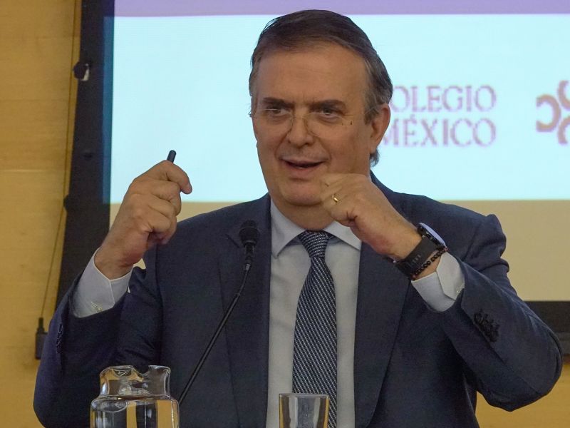 Trump amenaza con aranceles del 25% a México; Ebrard advierte impacto negativo para empresas como Ford y GM, y pérdida de empleos en EU.