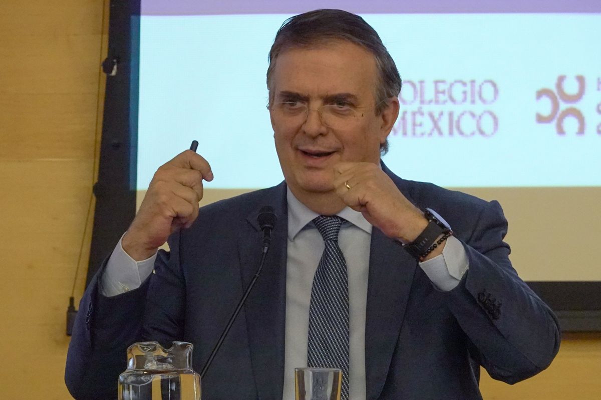 Trump amenaza con aranceles del 25% a México; Ebrard advierte impacto negativo para empresas como Ford y GM, y pérdida de empleos en EU.