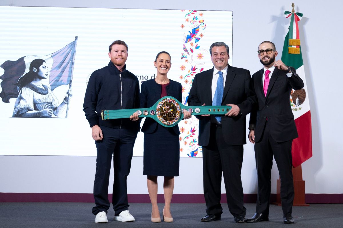 Saúl "Canelo" Álvarez visita la mañanera junto a Mauricio Sulaimán. Anuncian la clase más grande de boxeo para abril de 2025.