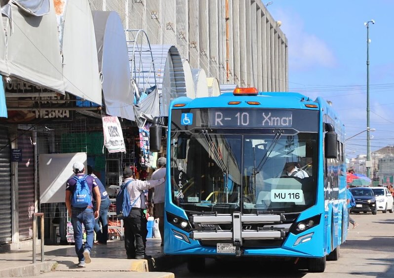 La Agencia de Transporte de Yucatán inicia la reubicación de 7 paraderos en el Centro Histórico de Mérida para mejorar el servicio.