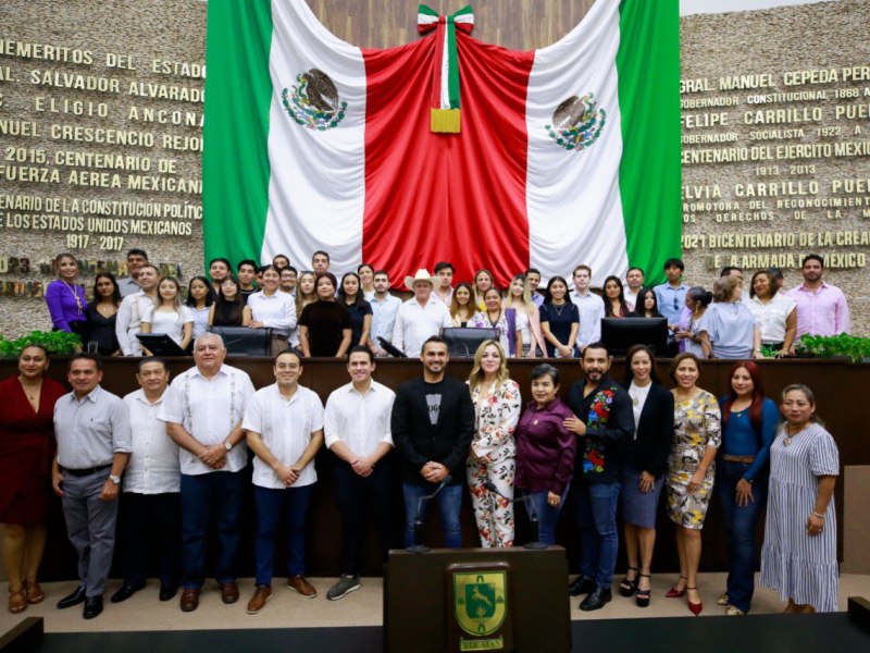 El Congreso de Yucatán recibe a estudiantes para conocer procesos legislativos, fomentando la participación juvenil en la política estatal.