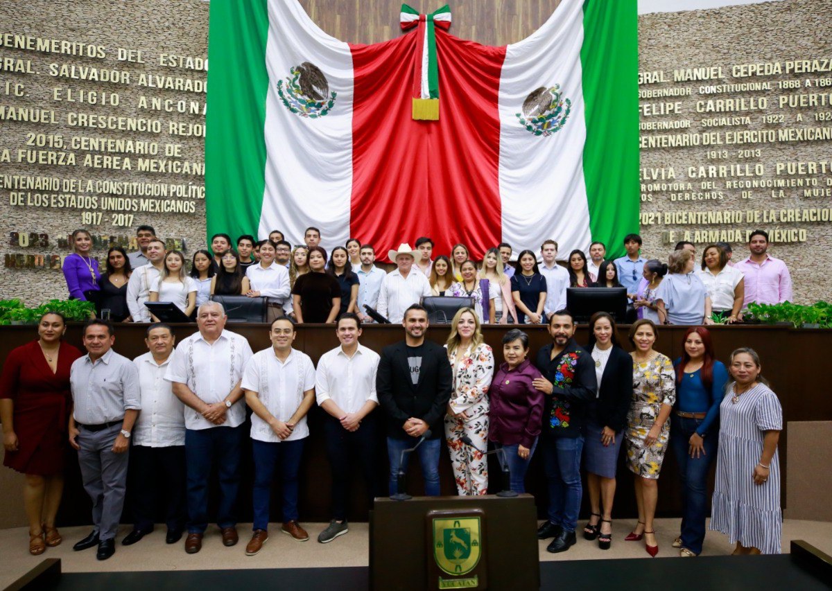 El Congreso de Yucatán recibe a estudiantes para conocer procesos legislativos, fomentando la participación juvenil en la política estatal.