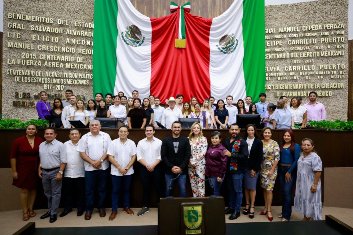 El Congreso de Yucatán recibe a estudiantes para conocer procesos legislativos, fomentando la participación juvenil en la política estatal.