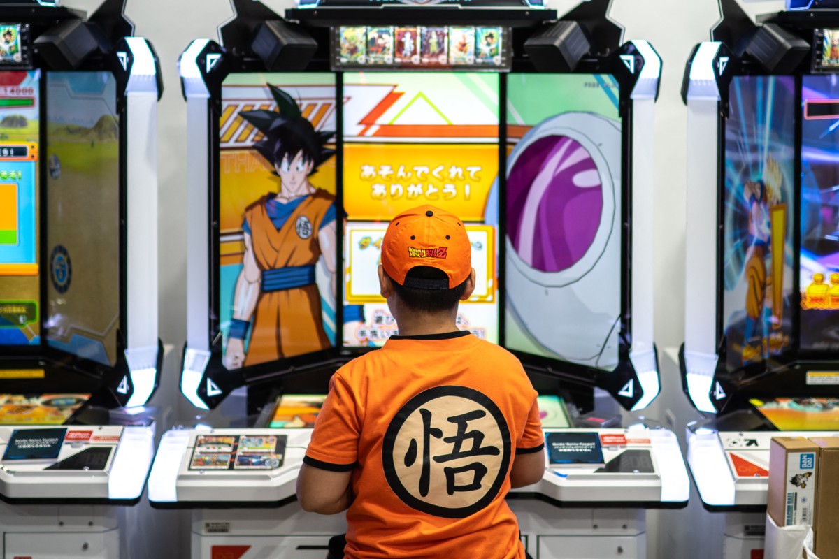 Dragon Ball celebra 40 años de éxito global, con nuevas series, videojuegos y un parque temático, manteniendo su legado tras la muerte de Toriyama.