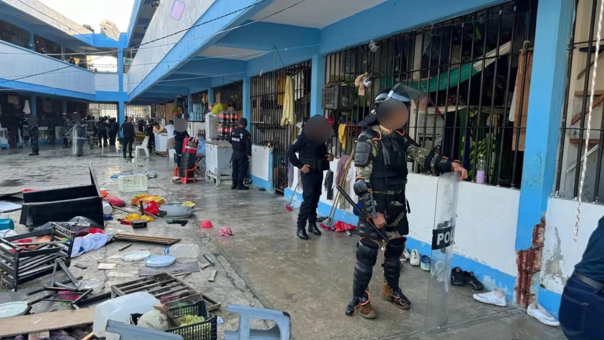 Operativo histórico en la cárcel de Cancún decomisa drogas, celulares y armas hechizas. Autoridades refuerzan seguridad tras hallazgos.