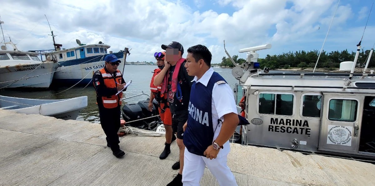 La Marina de México evacua a tripulante herido de buque filipino al noreste de Progreso, Yucatán. Atención médica y rescate oportuno.