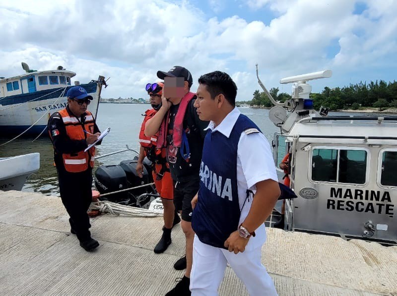 La Marina de México evacua a tripulante herido de buque filipino al noreste de Progreso, Yucatán. Atención médica y rescate oportuno.