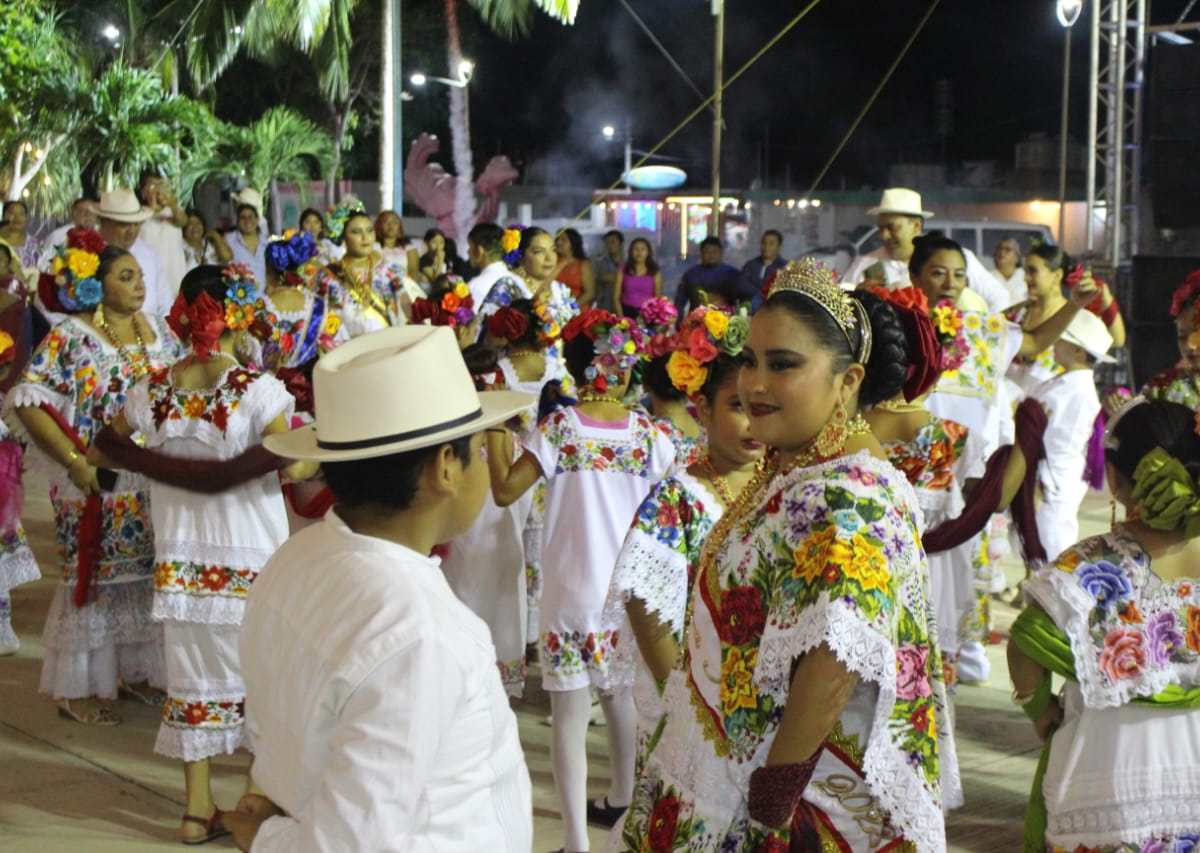 La vaquería de Telchac Puerto celebra la tradición yucateca con 42 grupos de jaraneros y una destacada presencia gastronómica local.