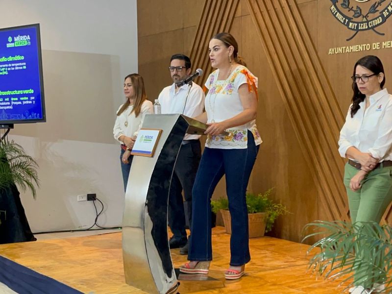 Cecilia Patrón presenta "Mérida Verde", programa para reforestar y mitigar el cambio climático en la capital yucateca. Conoce los detalles.