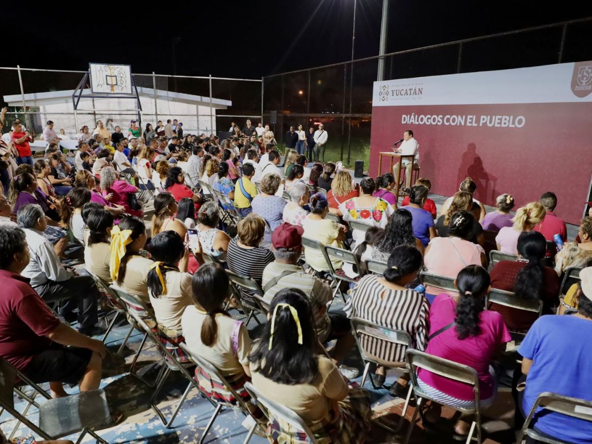 El Gobernador Joaquín Díaz Mena inicia los "Diálogos con el Pueblo" en Mérida, acercando al gobierno a los yucatecos para escuchar sus necesidades.