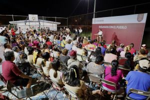 El Gobernador Joaquín Díaz Mena inicia los "Diálogos con el Pueblo" en Mérida, acercando al gobierno a los yucatecos para escuchar sus necesidades.