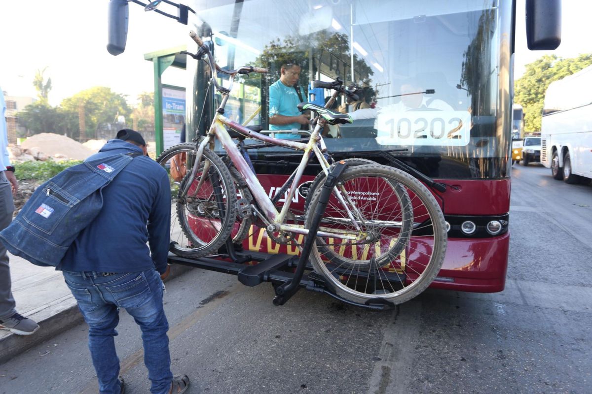 Nuevas unidades articuladas eléctricas inician pruebas en la Ruta Periférico de Va y Ven. Mejorarán el transporte para 24 mil usuarios diarios.