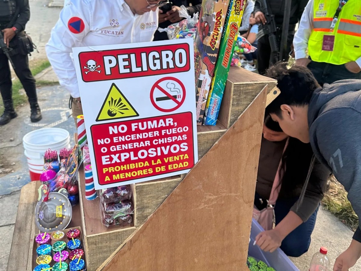 Protección Civil Yucatán implementa operativo de seguridad para la venta de pirotecnia, exhortando a prevenir riesgos en estas festividades.