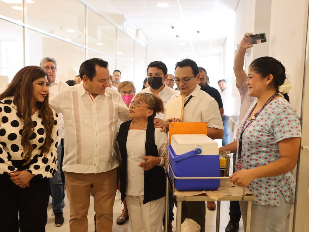 El Gobernador Díaz Mena refrenda su compromiso con la salud en Yucatán tras un recorrido por el Hospital Materno Infantil. Atención y respaldo.