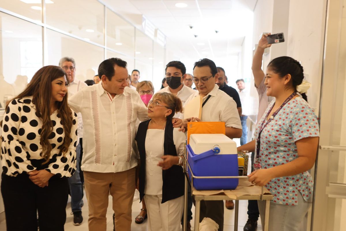 El Gobernador Díaz Mena refrenda su compromiso con la salud en Yucatán tras un recorrido por el Hospital Materno Infantil. Atención y respaldo.